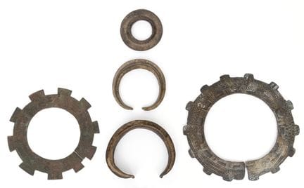 Gabón, Fang, dos torques de bronce, y Teke, dos co