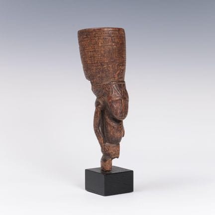 Guinea-Papúa, Golfo de Huon, un mortero de madera 