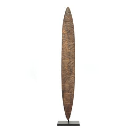Australia, aborigen, churinga de madera con un mot