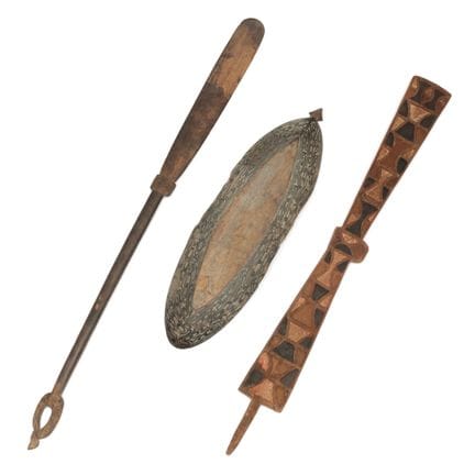 Melanesia. Colección de tres objetos, compuesta po