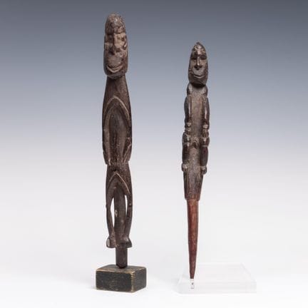 Papúa, Asmat: un remate tallado y un utensilio tal