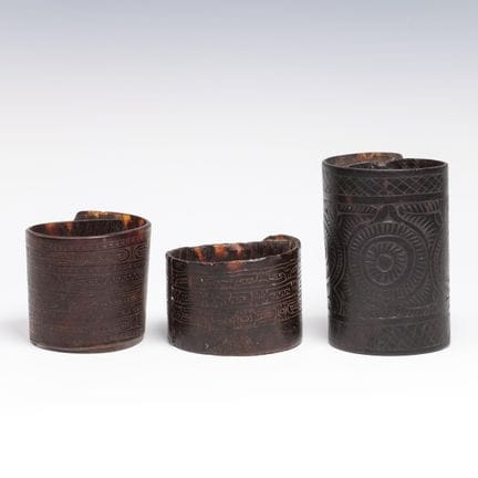 Guinea-Bissau, tres brazaletes de caparazón de tor