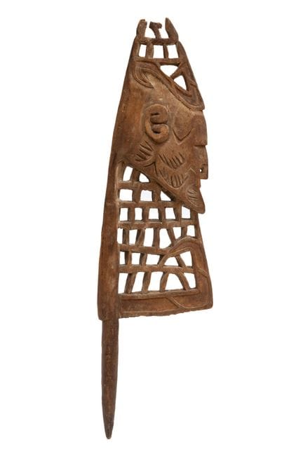 Papúa, Asmat, proa de canoa, con forma de cabeza a