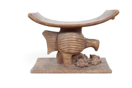 Ghana, Ashanti, un asiento de madera con una colum