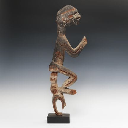 Papúa, Asmat, fragmento de una escultura de mayor 