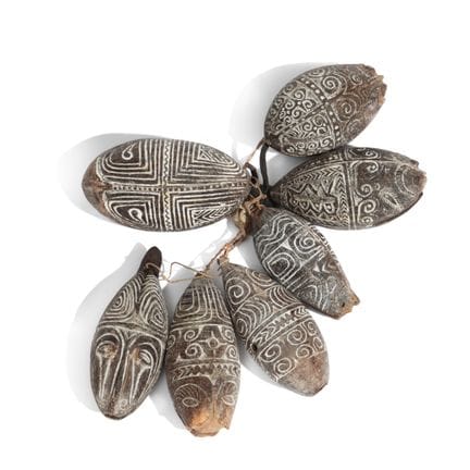 Papúa, Marind Anim, un conjunto de siete amuletos 