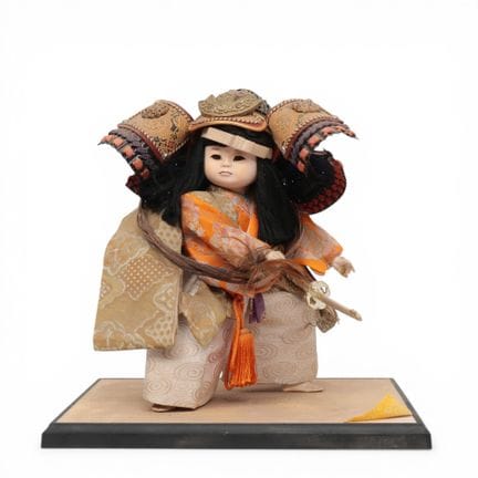 Japon, festival de garçons, petite poupée samouraï