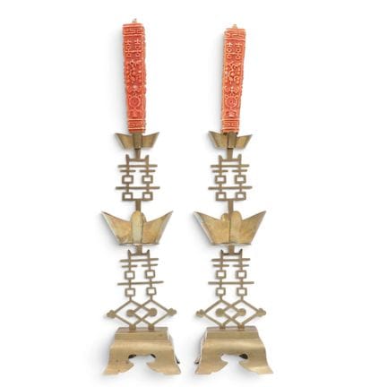China, un par de candelabros de latón para ceremon