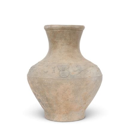 Chine, vase en forme de « hu » en poterie grise, d