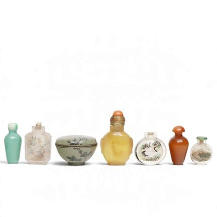 China, a collection of glass and hardstone snuff b