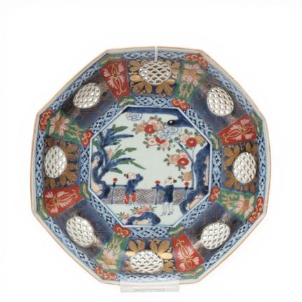 Japan, an octagonal Imari porcelain dish, 18th cen