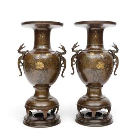 Japon, paire de vases en bronze incrustés, période