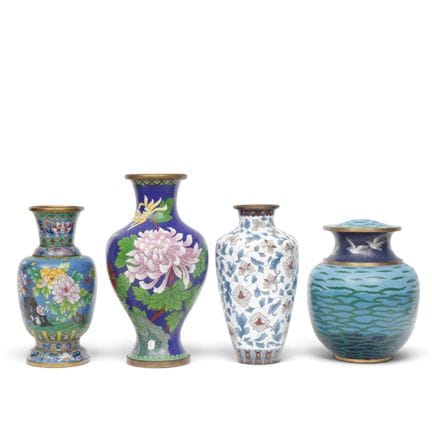 Japon, quatre vases en cloisonné, XXe siècle, orné