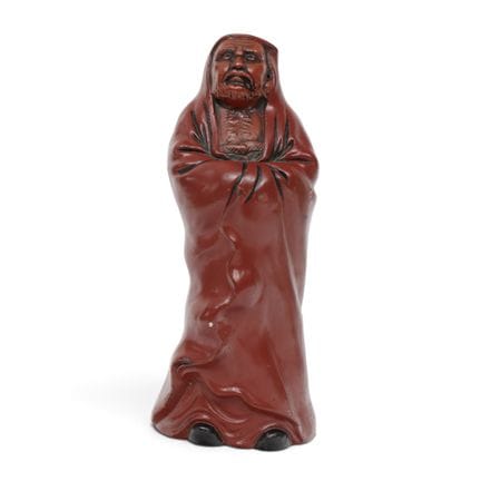 Japon, figurine de Daruma à glaçure rouge, vers 19
