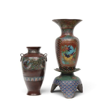Japon, deux vases en cloisonné, XXe siècle, chacun
