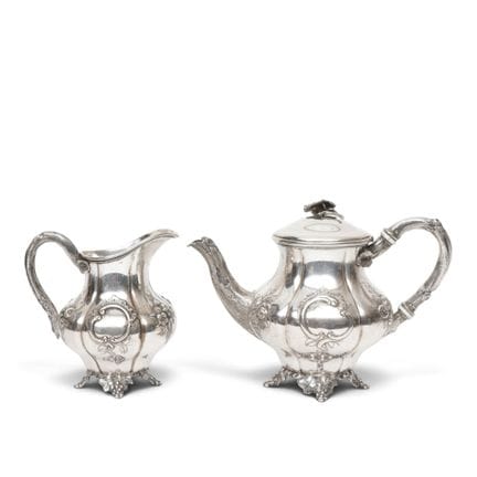 Service à thé en deux pièces, théière et pot à lai