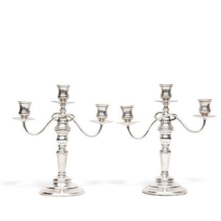 Japón, presumiblemente, un par de candelabros, sig
