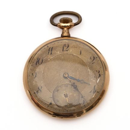 Une montre de poche en or. Cadran doré avec chiffr