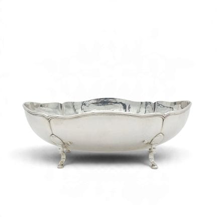 Étranger, coupe à fruits martelée sur pieds, XXe s