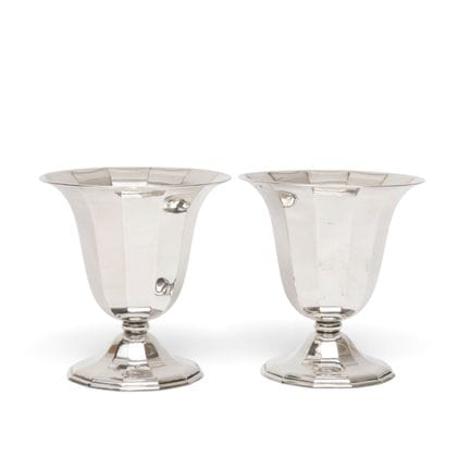 Paire de vases à fleurs, Art déco, modèle en forme