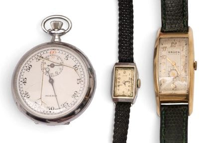 Un chronomètre militaire et deux montres-bracelets