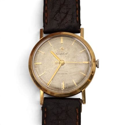 Montre-bracelet Cortébert en or datant du milieu d