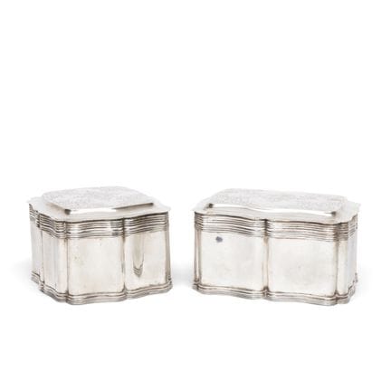 Deux boîtes à biscuits en argent, style Biedermeie