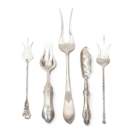 Deux pics à gâteau variés, un objet Art déco, une 