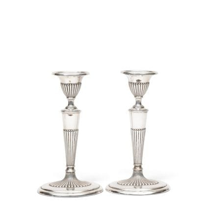 Inglaterra, par de candelabros, estilo Jorge III, 