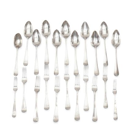 Onze couverts de table, assortis, 2e choix, 1 128 