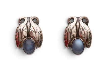 Une paire de boucles d'oreilles « Moonlight Blosso