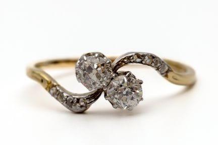 An early 20th-century diamond "toi et moi" ring. S
