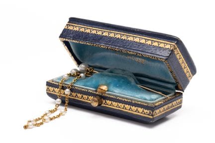 Une paire de broches « kabaja ». Chaque broche est