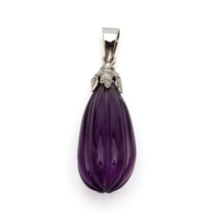 Un pendentif en diamant et améthyste. Composé d'un