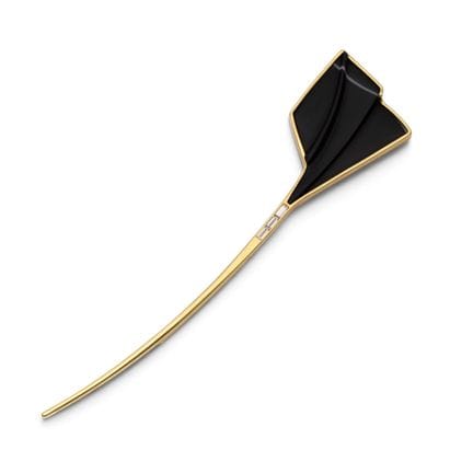 Une grande broche sertie de pierres précieuses. De