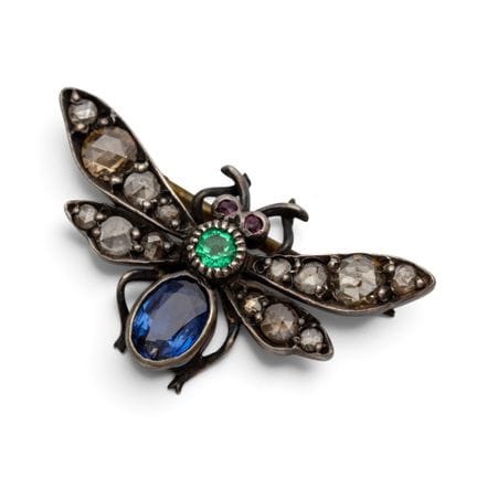 A diamond- and gem-set bee brooch, ca. 1900. Its w