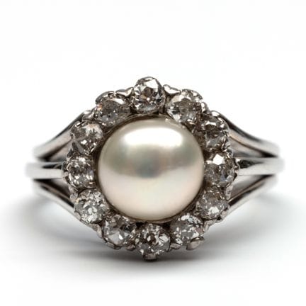 Bague à grappe de perles et de diamants, sertie d'