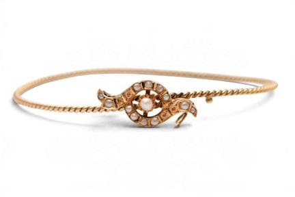 A twisted pearl bangle with a wave-shaped ornament