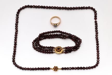 Divers bijoux. Composés d'un collier à un rang de 