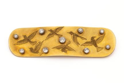Une broche en diamants granulés signée Elisabeth T