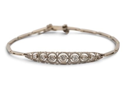 Un bracelet Art déco en diamants. La face avant es