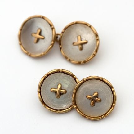 A pair of mother of pearl jumelles cufflinks.In th