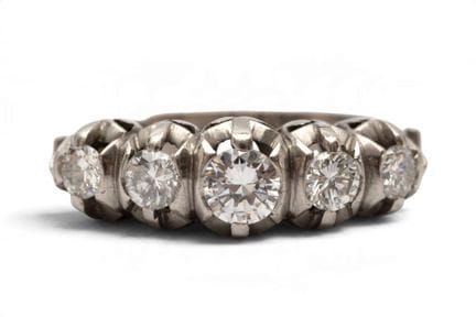 Bague sertie de cinq pierres de diamant, avec des 