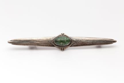 Une broche-barre Art déco en argent, de style Écol