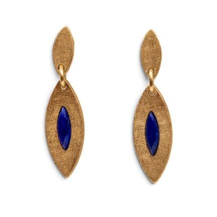 Une paire de boucles d'oreilles signée Milo. Compo