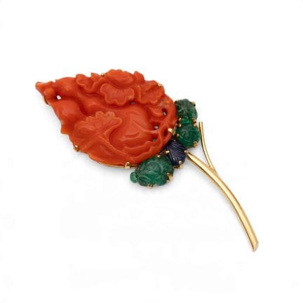 Une broche française en paisley sertie de pierres 