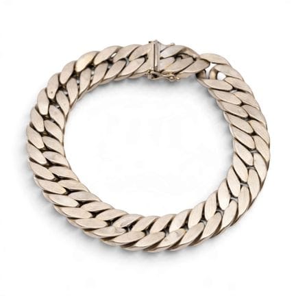 Un bracelet à chaîne en or blanc. Composé de maill