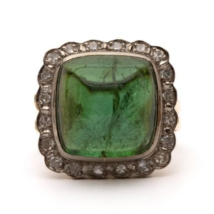 Une bague à tourmaline et diamants en grappe, sert