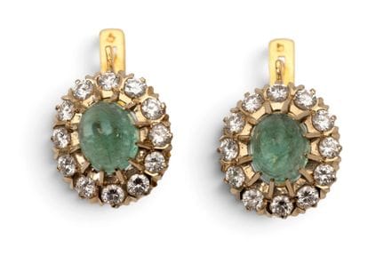 Une paire de boucles d'oreilles en béryl et diaman