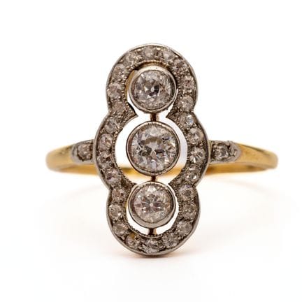 Une bague Art déco sertie de diamants. La partie s